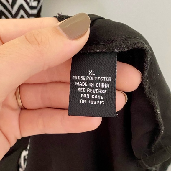 Women’s XL • Button down blouse • Great condition - Picture 3 of 5